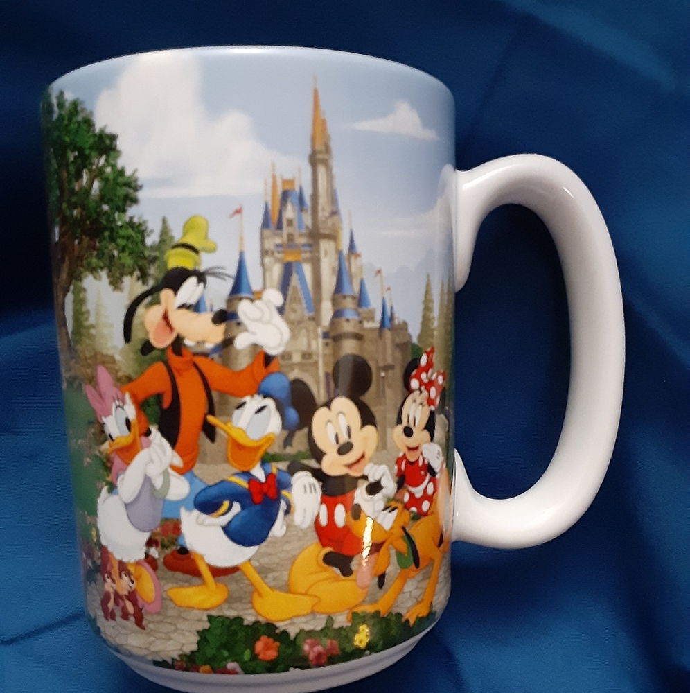 GRANDMA MUG from Walt Disney World Ceramic App 4.5" Tall Mickey Minnie Daisy